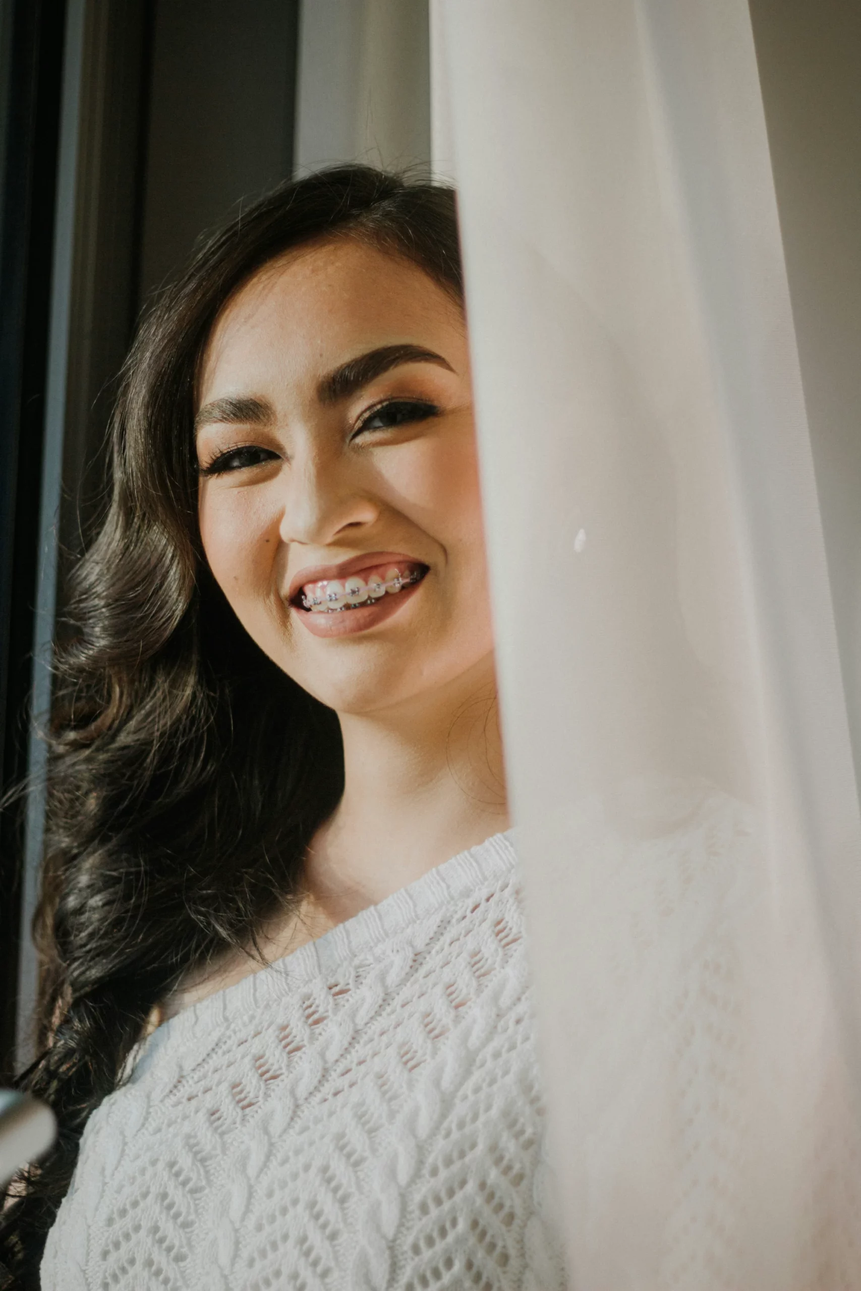 sourire avec confiance chez Archambault morton orthodontiste pour adulte