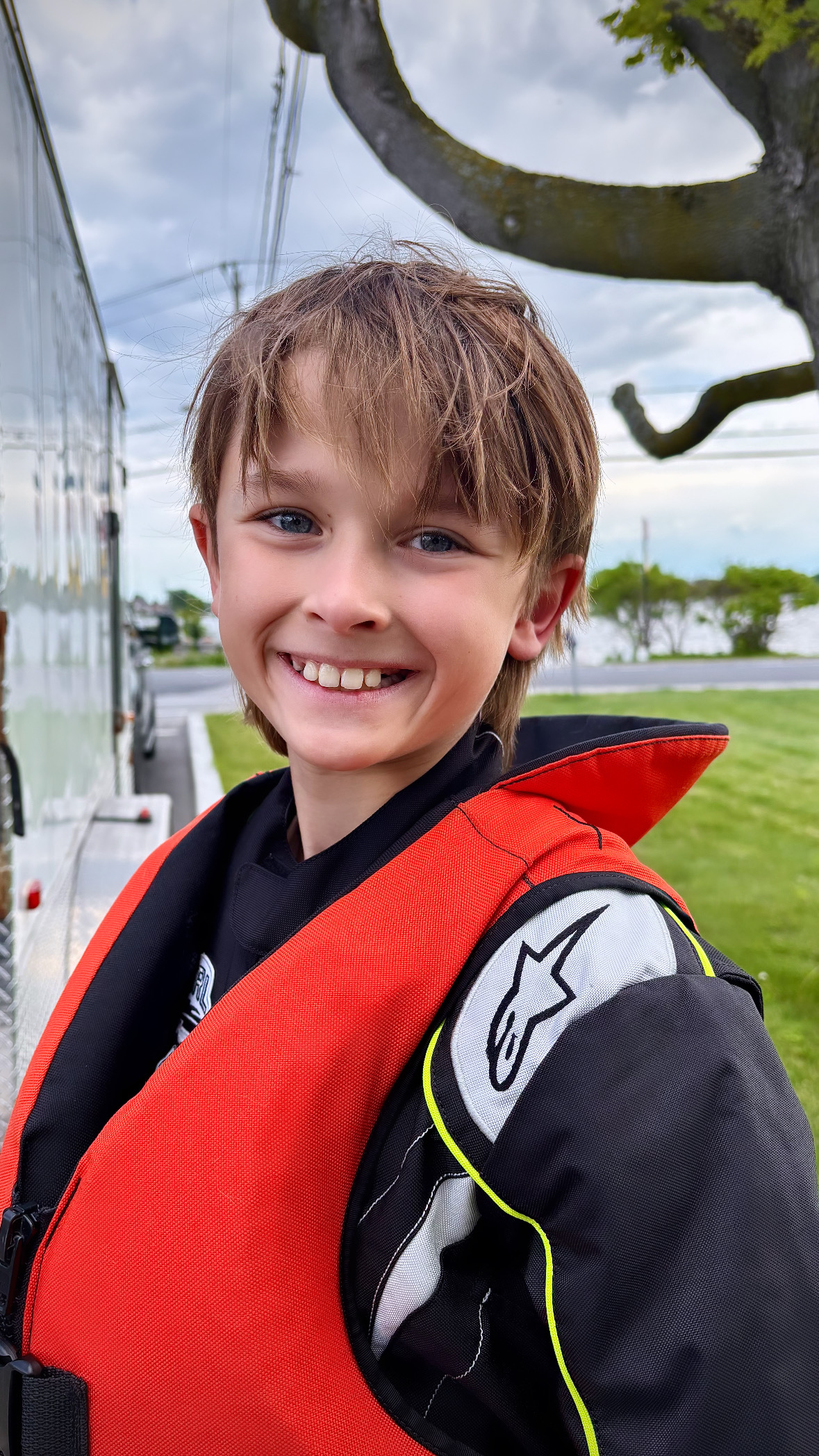 Loic Gauthier Dre.Amy Archambault et Paul Morton Orthodontistes, de la clinique de Vaudreuil -Dorion. Commanditaires de la première saison du jeune pilote de régate de Valleyfield : Loic Gauthier